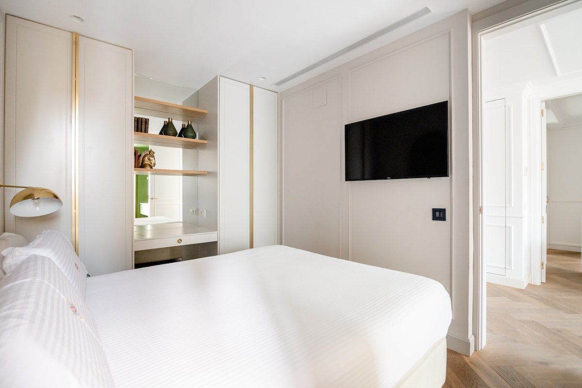 Luxury apartment w/terrace gallery image 4