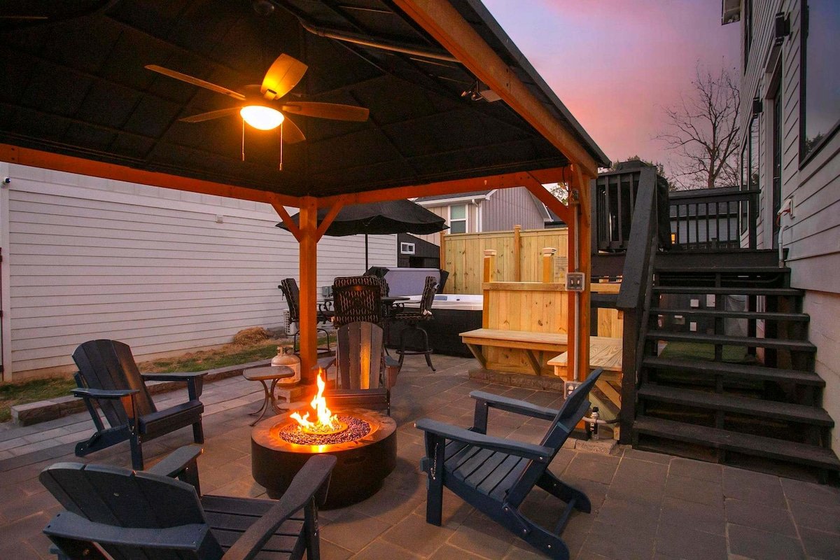 New Hot Tub, Spacious, Near Downtown gallery image 3