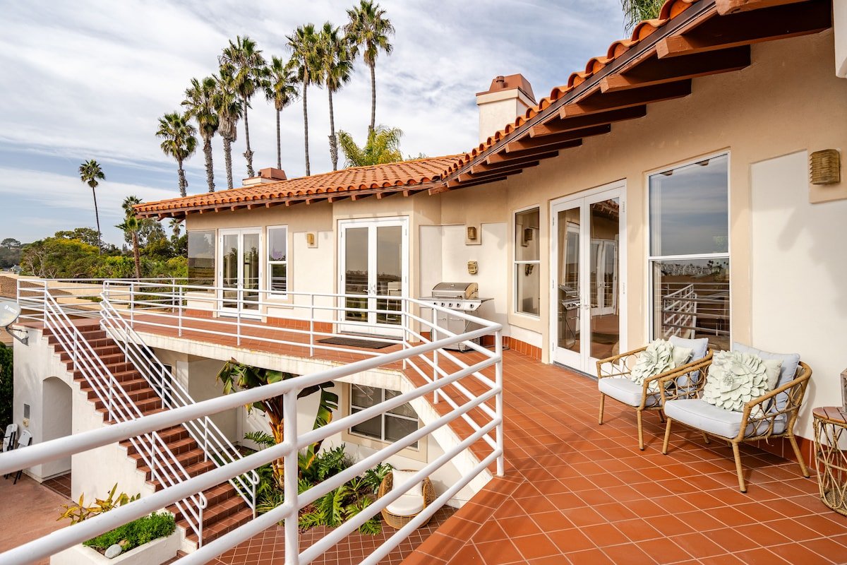 Oceanview Luxury Hilltop Villa w/ Private Pool gallery image 5