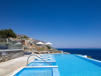 Seafront luxury villa,infinity pool & devine views