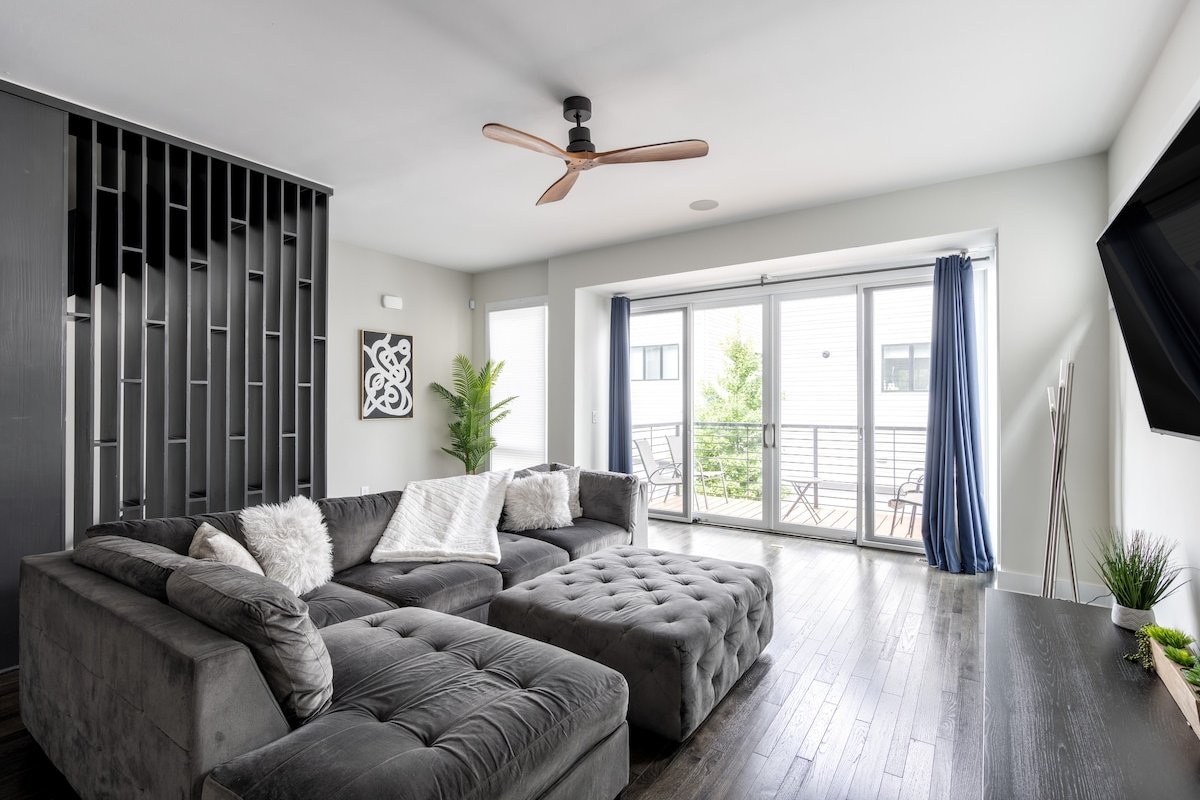 2 Downtown homes *23 beds* 6 min to Broadway gallery image 3