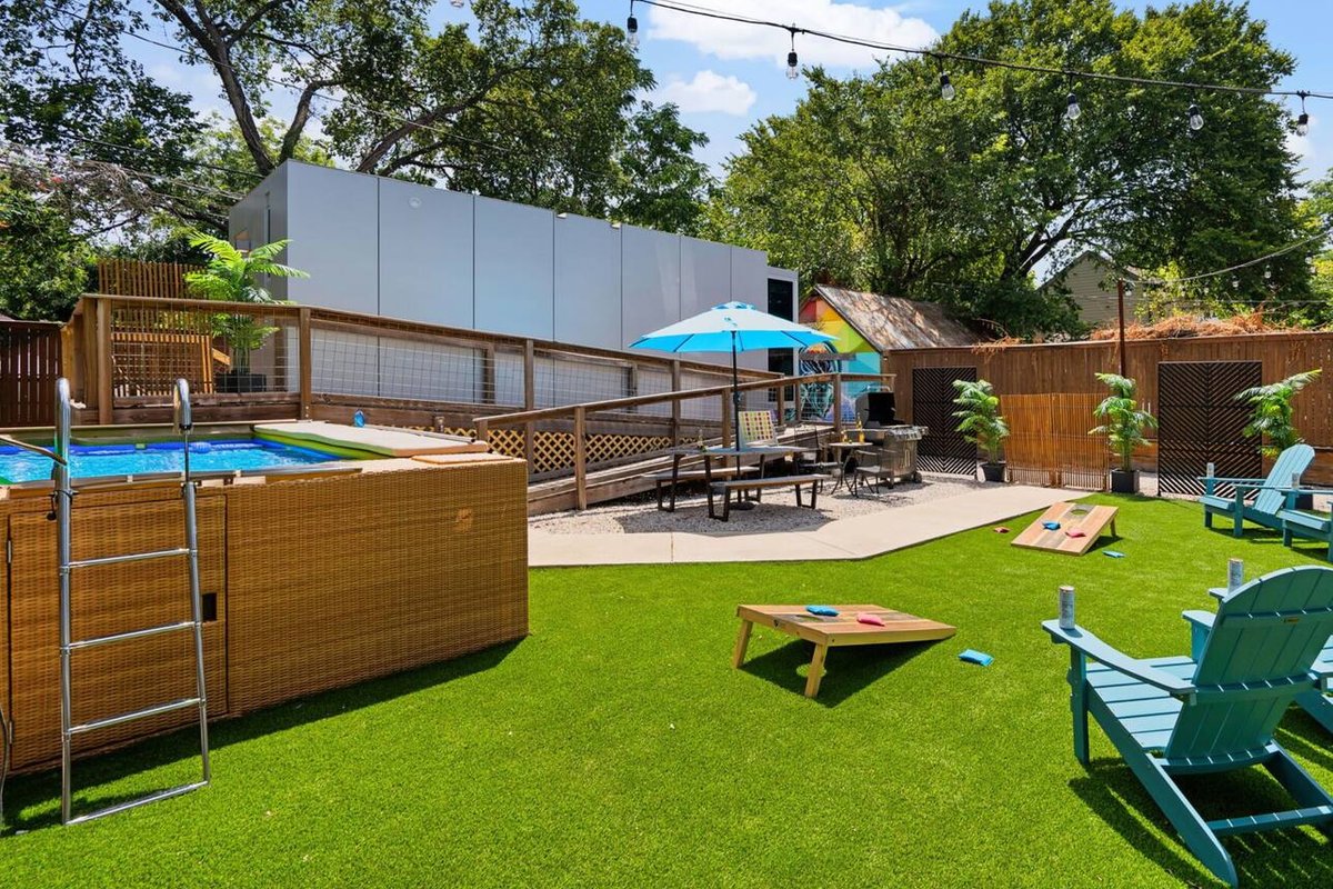 Downtown Austin Hangout with Pool – walk to Rainey