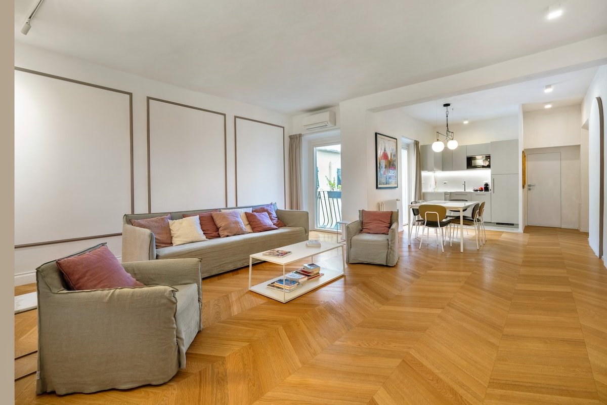 Duomo New Luxury Apartment 3 Bedrooms 3 Bathrooms gallery image 3