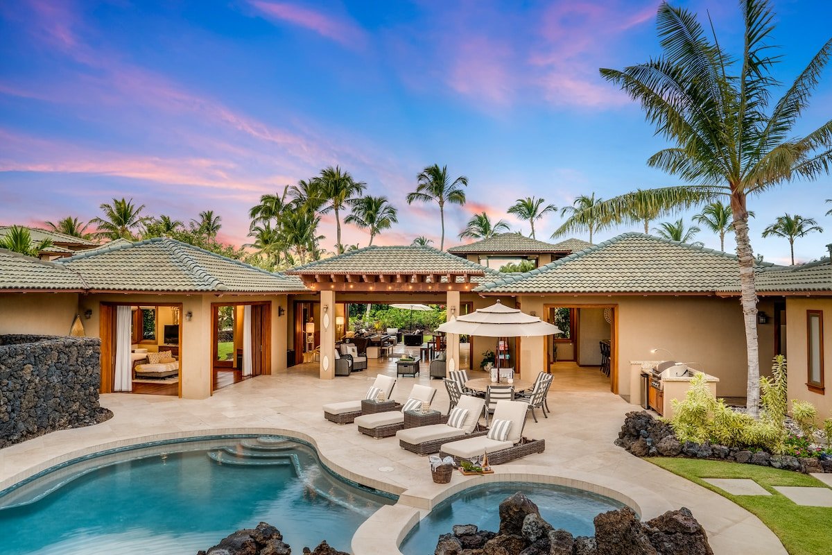 “Hale Mele” Polynesian Pod Style with Pool/Hot tub