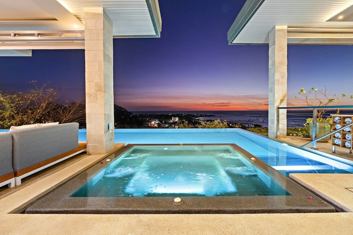 Luxury Villa: Hot Tub: Ocean Views: Fully Staffed