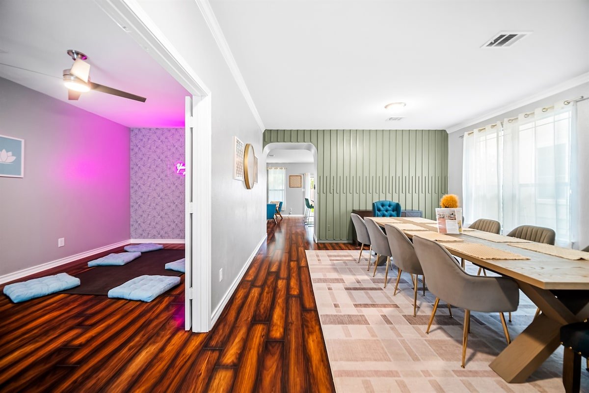 Huge 4000sqft Home ~Game Room~ Safe Neighborhood gallery image 3