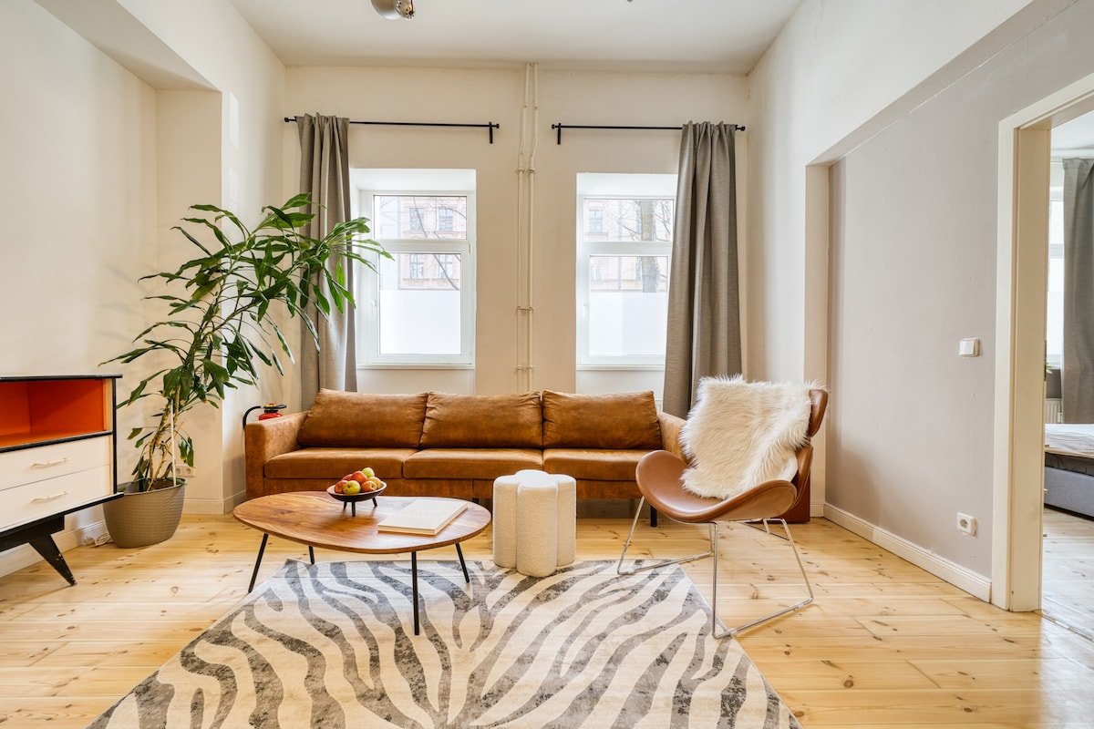 In the heart of Kreuzberg – 140m² spacious & cozy gallery image 3
