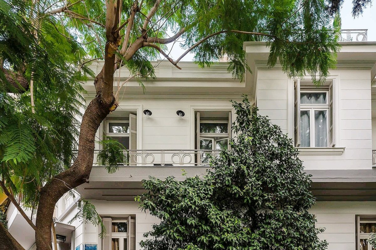 Architect’s Acropolis Townhouse Oasis