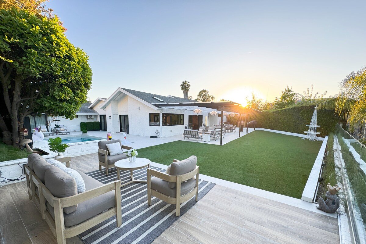 Stunning Design House with POOL near Disneyland! gallery image 3