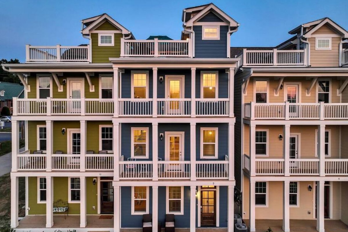 24 Guest Lake Hangout with 12 beds!