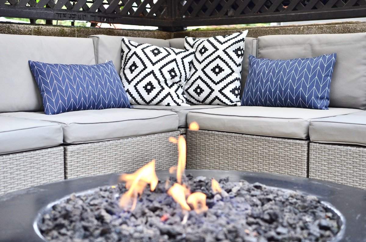 5min to SpaceNeedle, HotTub, views & patios gallery image 2