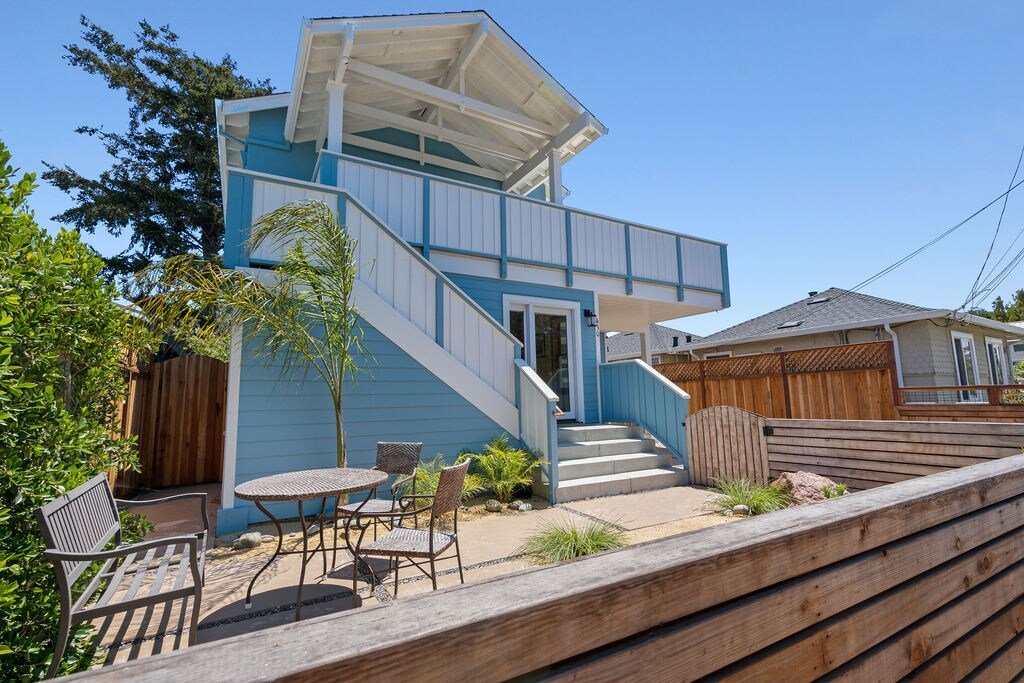 Twin Lakes Santa Cruz Beach Home gallery image 3