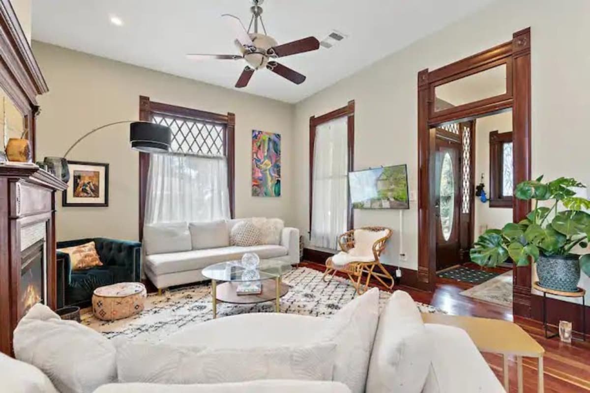 Longterm Downtown Austin Retreat w/ Pool & Yard gallery image 5