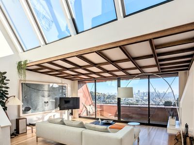 Panoramic Downtown View Loft