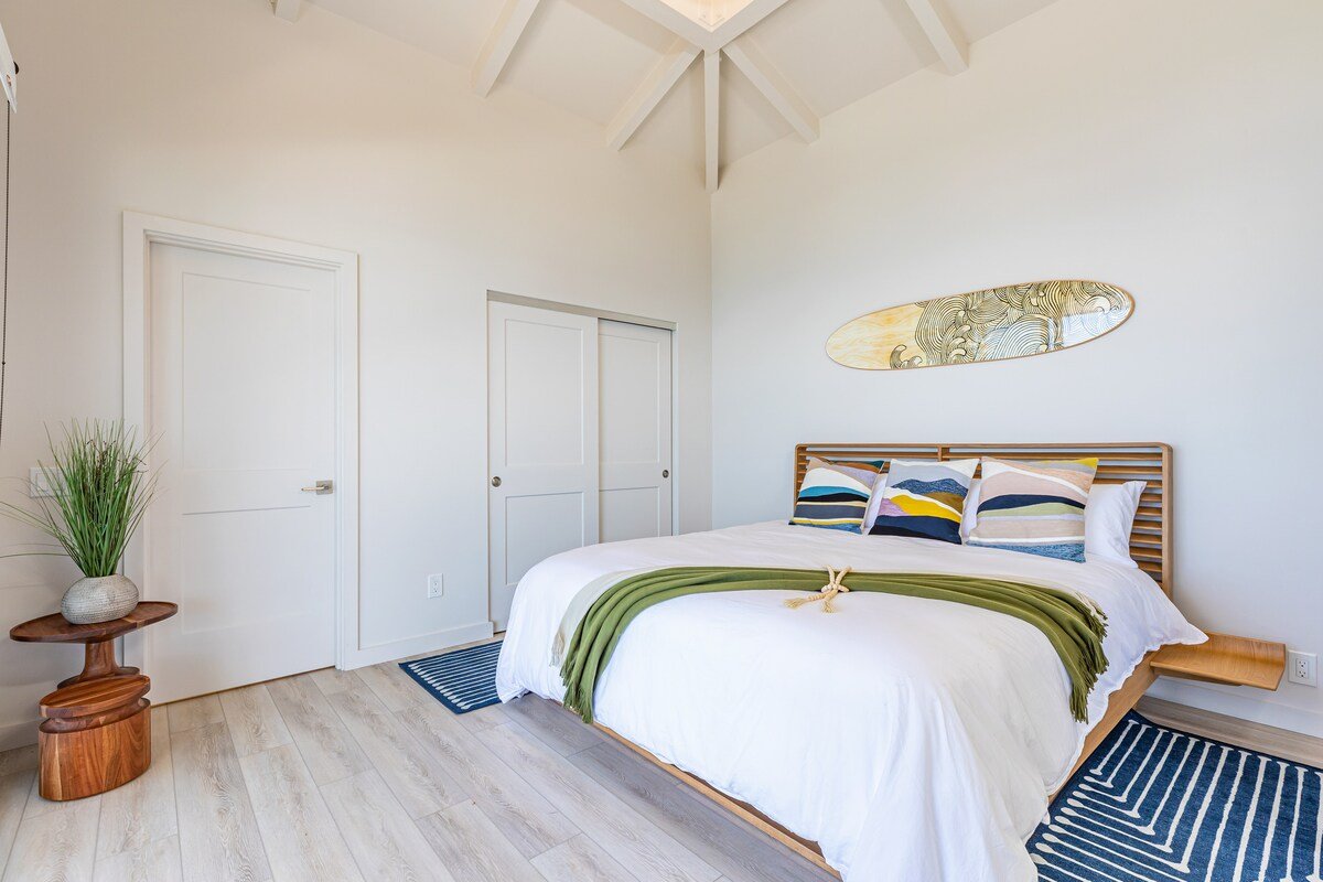 Mele Kai Kona – Luxe Oceanfront Property with Pool gallery image 5