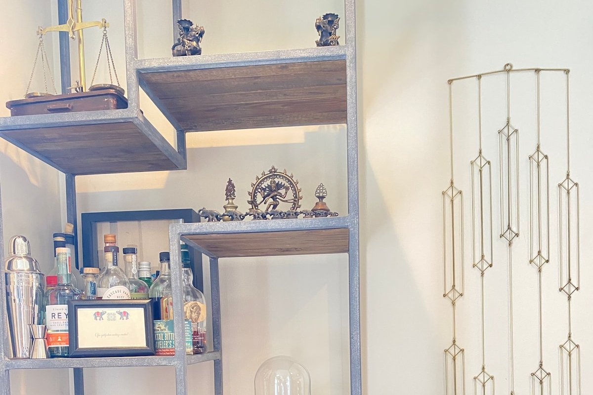 Huge house in the BEST location (99 walk score!) gallery image 3