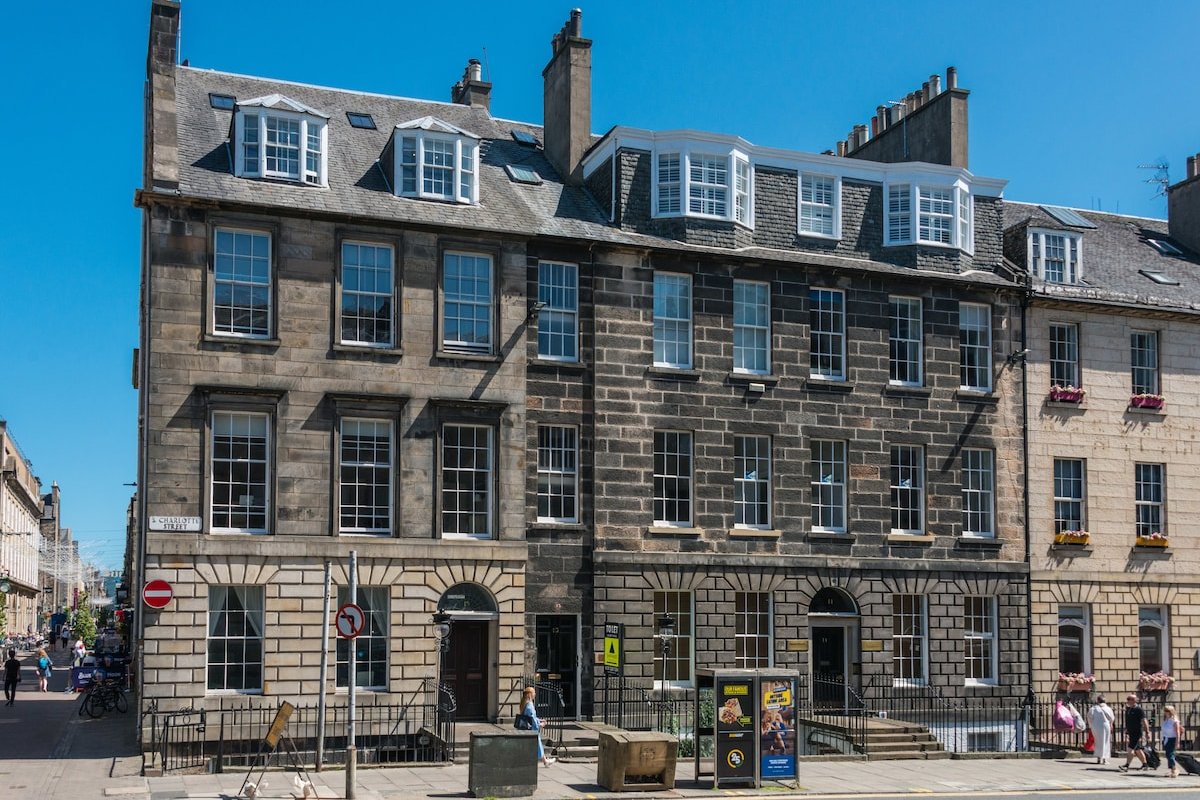 Stylish and chic apartment on Charlotte Square gallery image 3