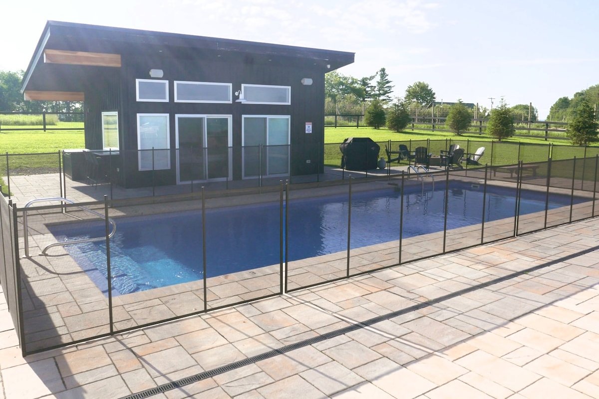 Modern Oasis w/ Sauna, Hot Tub + Fire Pit gallery image 5