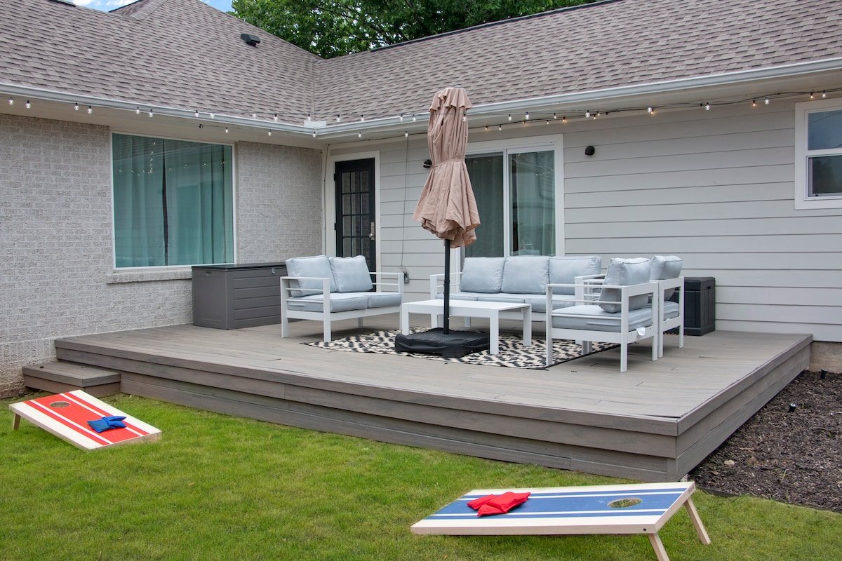 Modern Lux Retreat w/Patio | Walk to Dickies! gallery image 5