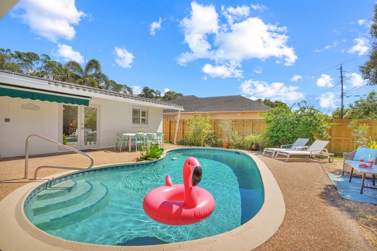 Game room, BBQ, large rooms, spacious home! gallery image 3