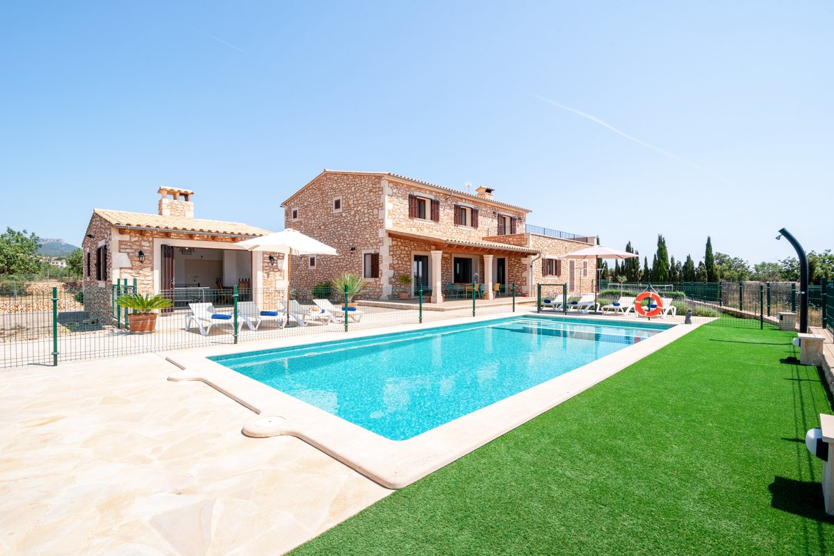 Casa con Piscina, barbacoa, AACC y Wifi