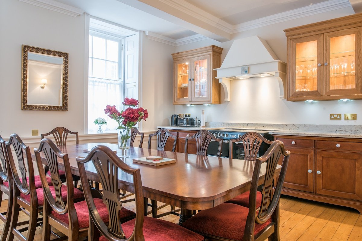 Luxury Georgian Townhouse in the City Centre gallery image 4