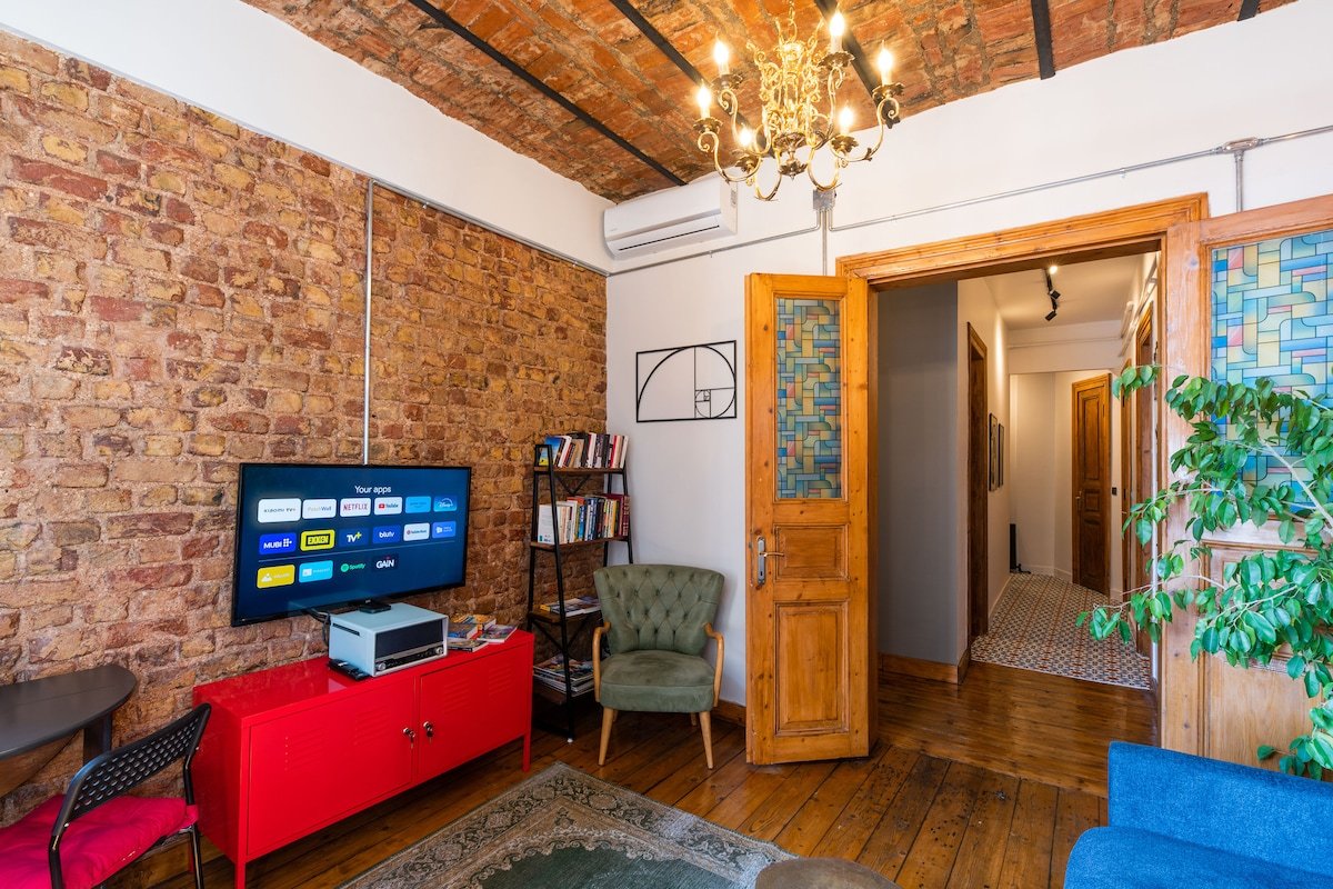 Central 3BR, 2BA, 4AC Cozy Flat W/Sea View&Roof gallery image 3