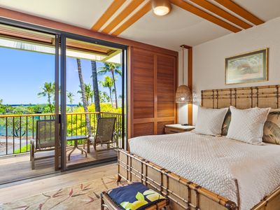 Top-Floor breathtaking views, close to beach!