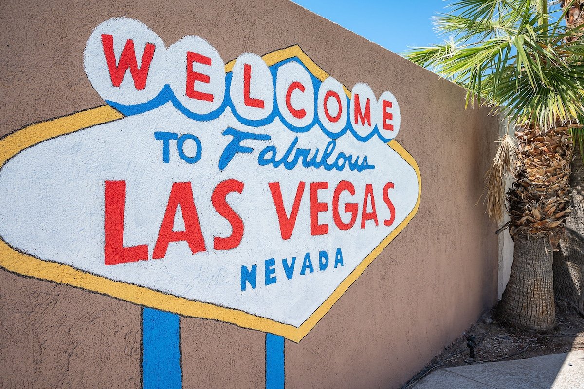 Las Vegas Heated pool, EV Charger, Near AP & Strip gallery image 5