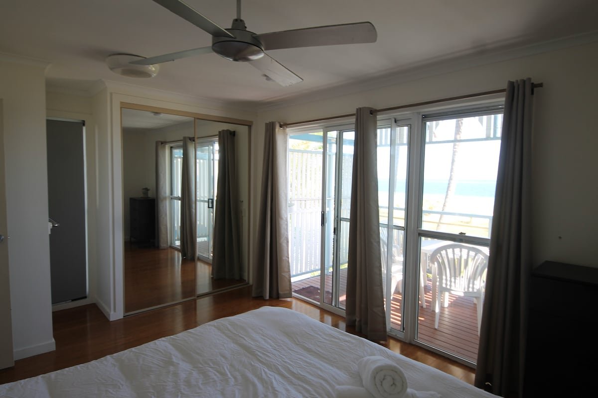 Tangaloooma Beachfront Villa 1 – Air Conditioned gallery image 3