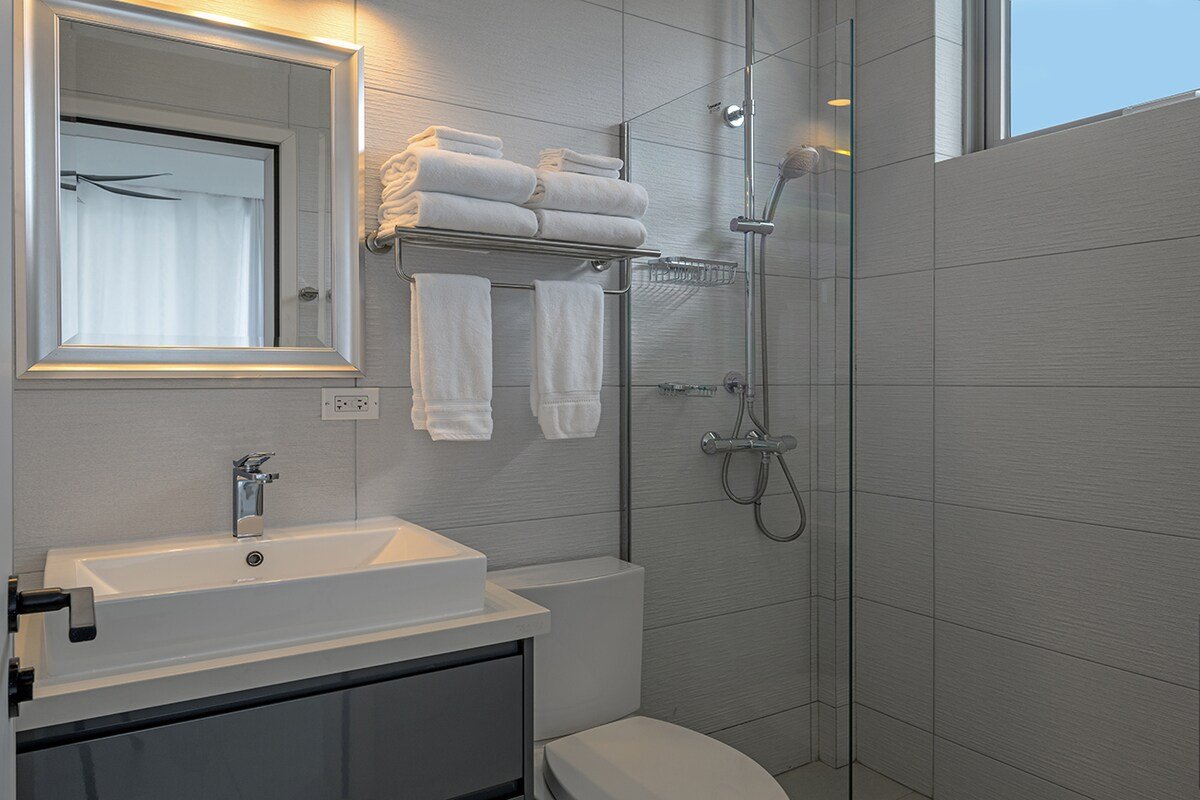 10BR Luxury Villa w/ Private Beach; Fully Staffed gallery image 3