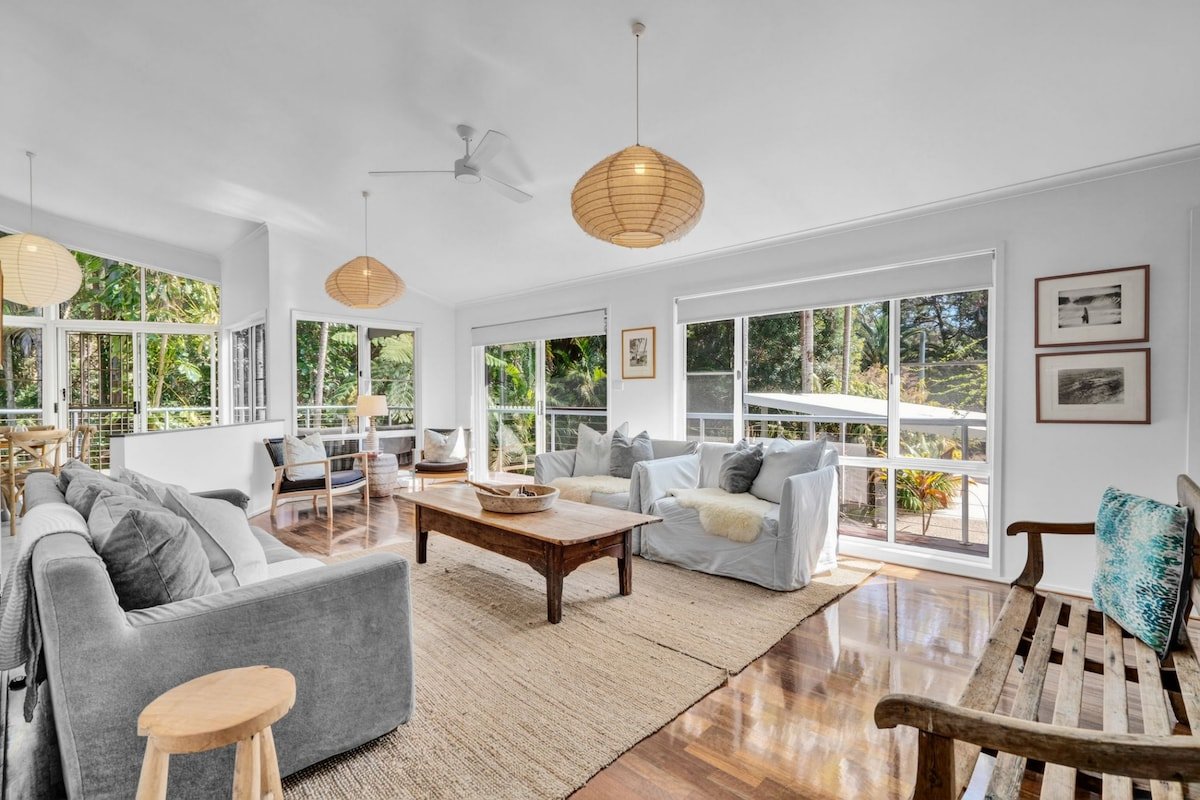 Omanu – family home with pool gallery image 3