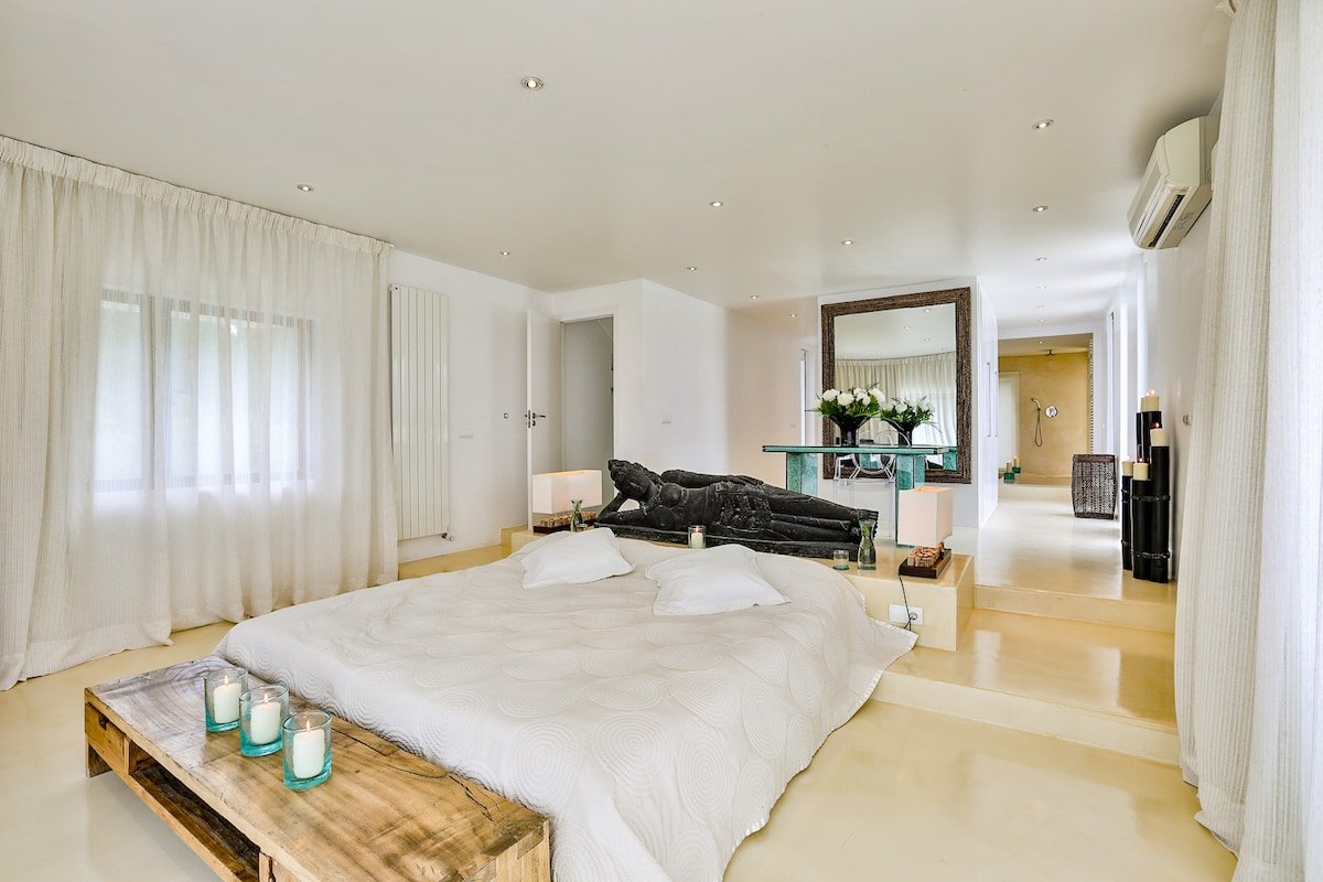 Mountain views- Cala Jondal- Infinity Pool gallery image 2