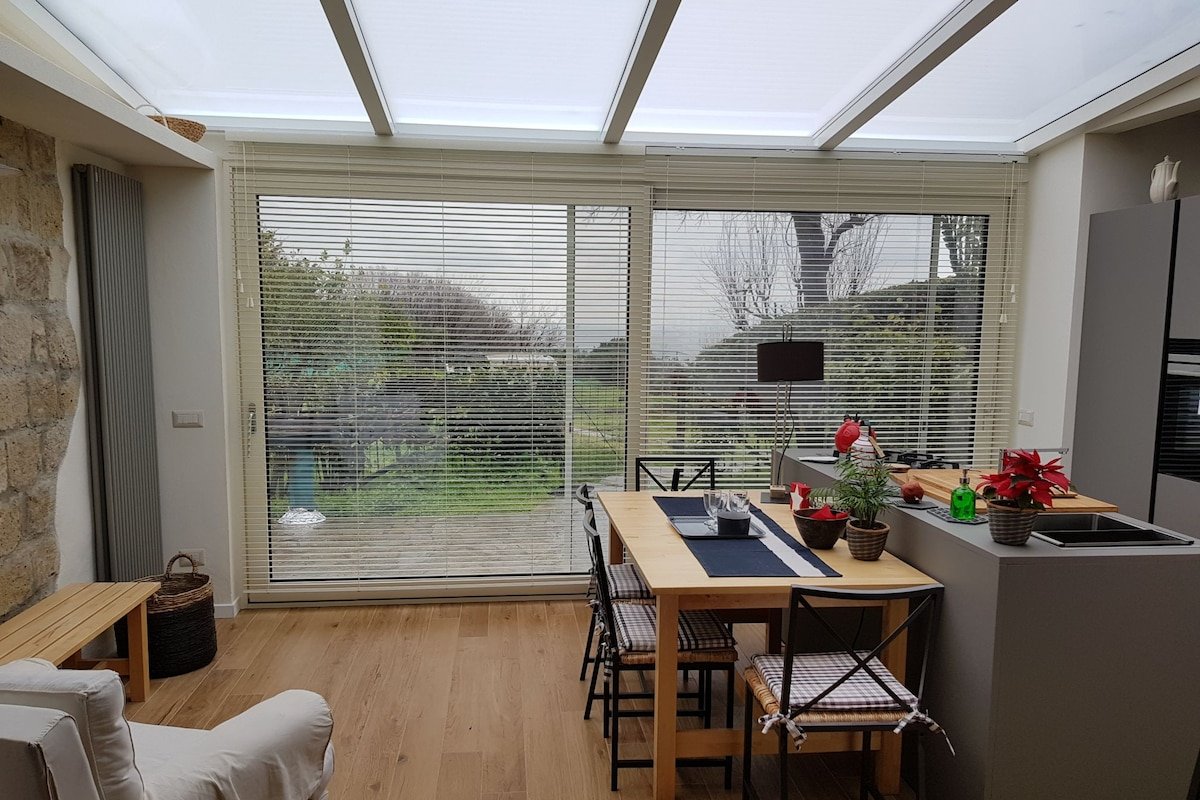 Delicious Cottage in villa,garden,stunning view gallery image 2