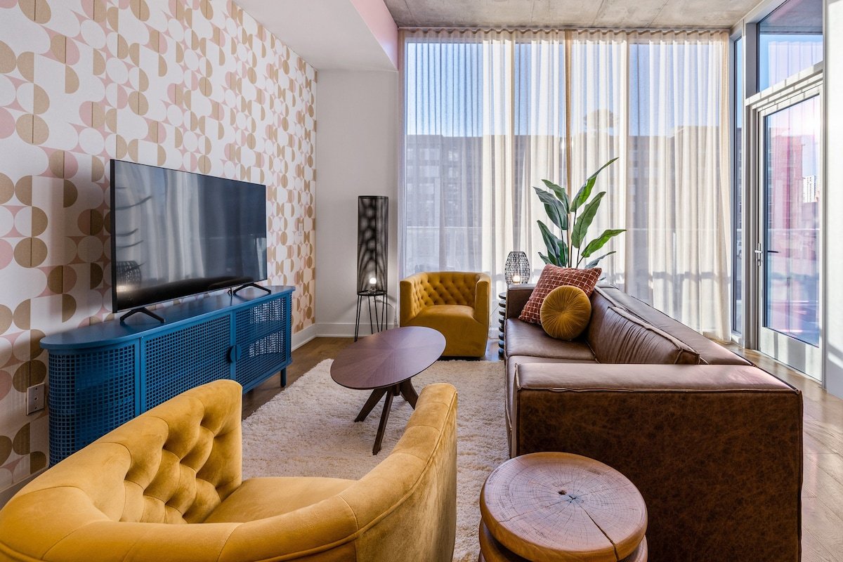 Luxe + Swanky 10BR Rainey Retreat | Rooftop Pool gallery image 5