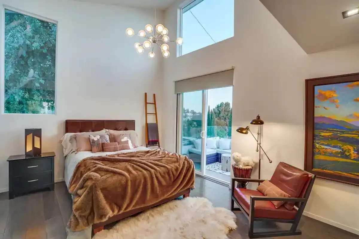 Scenic Poolside Getaway in Hollywood Hills gallery image 4