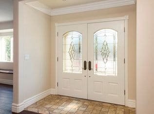 Spacious Luxury Home in Sherman Oaks gallery image 3