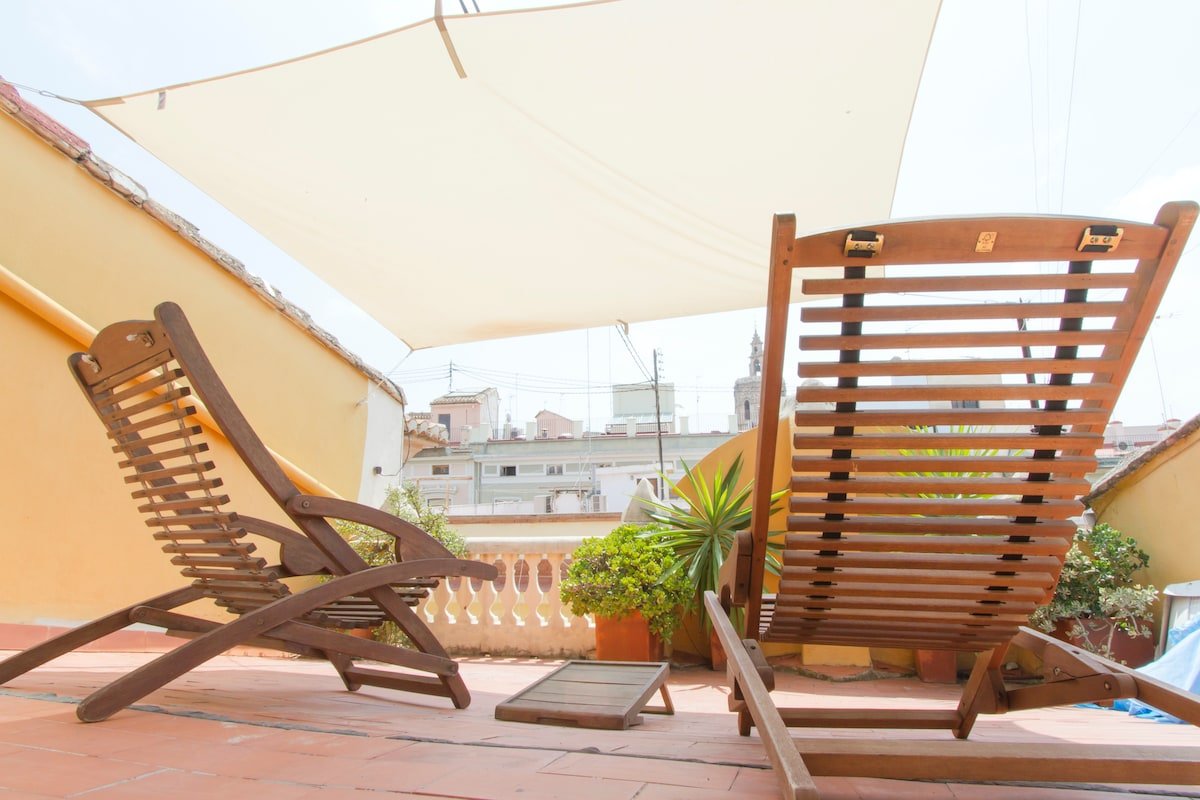 Penthouse Cathedral Quarter Apartm gallery image 3