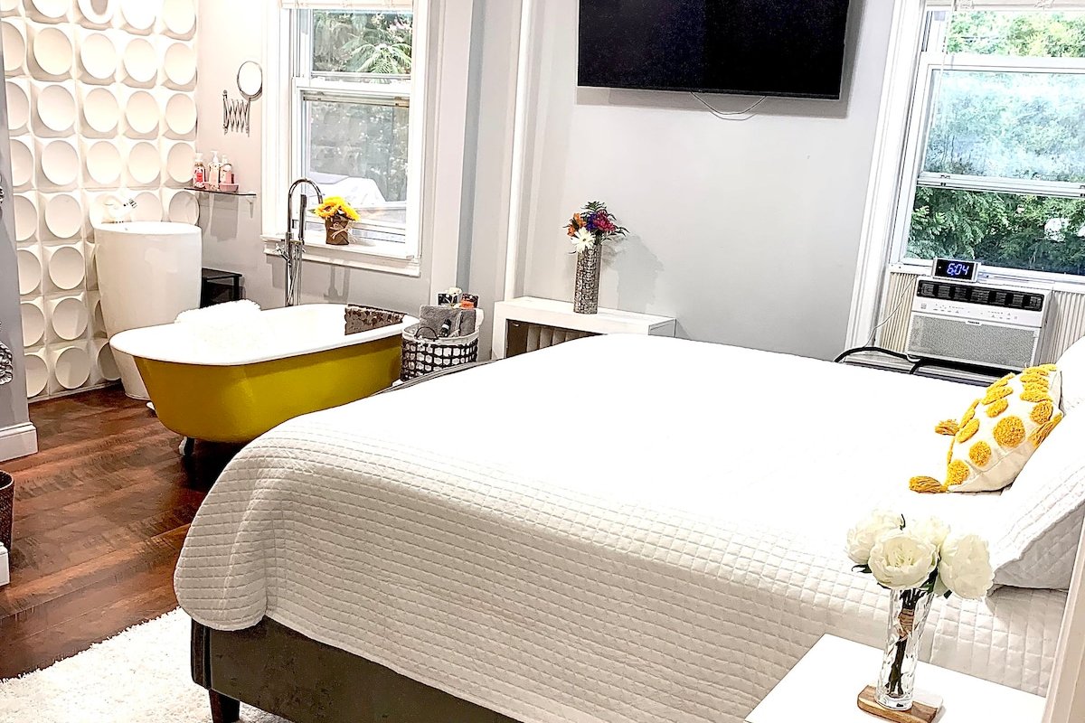 3 Bedroom Duplex w Large Backyard gallery image 5