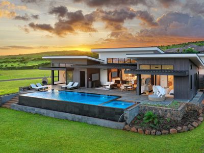 Hale Mahina Hou: Luxury Oasis w/Ocean View + Pool
