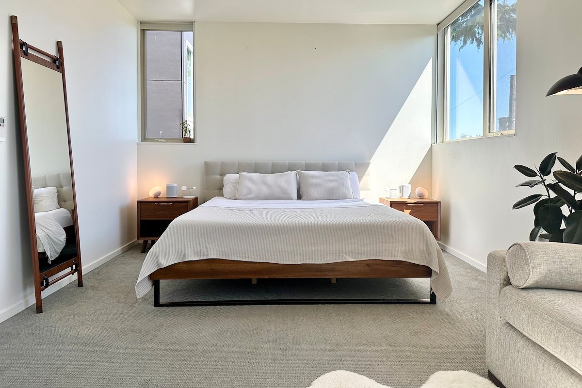 Modern 3B2B near CapHill w Rooftop gallery image 5