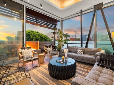 Hip Venice 5BR/4.5B Home w Rooftop, Steps to Beach