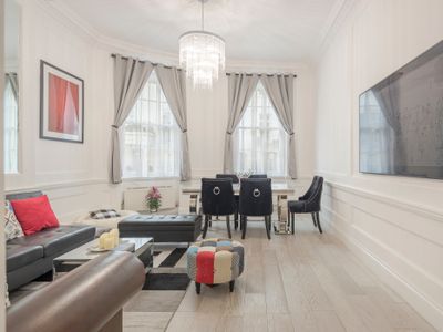 RARE: Oxford Street 2 Bed Apartment- Hyde Park