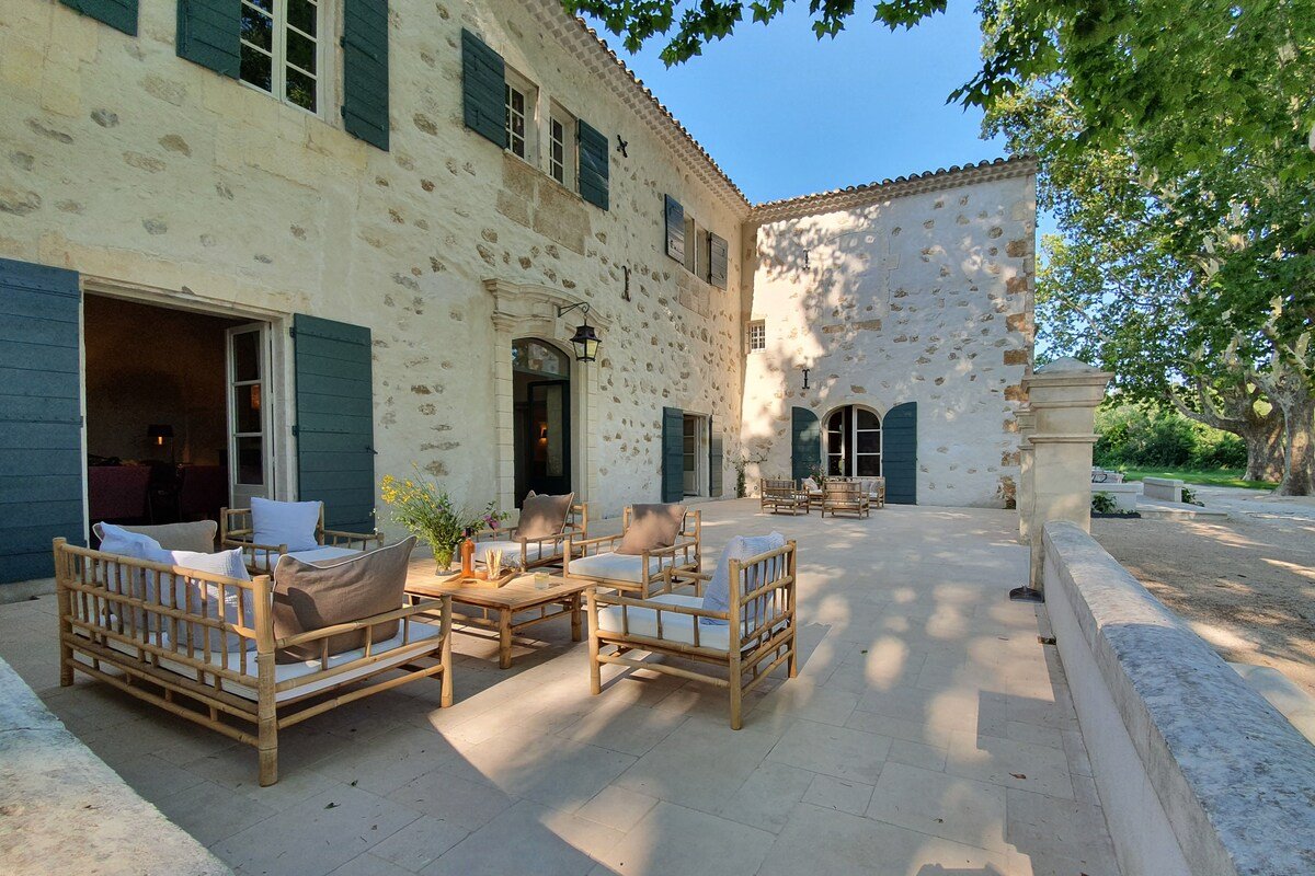 Alpilles Estate near St Remy – up to 11 bedrooms gallery image 4