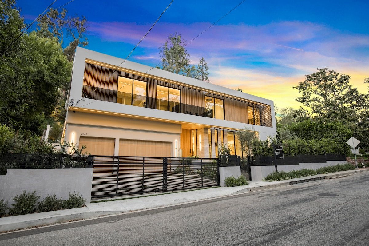 Exquisite Private Oasis in Beverly Hills gallery image 5