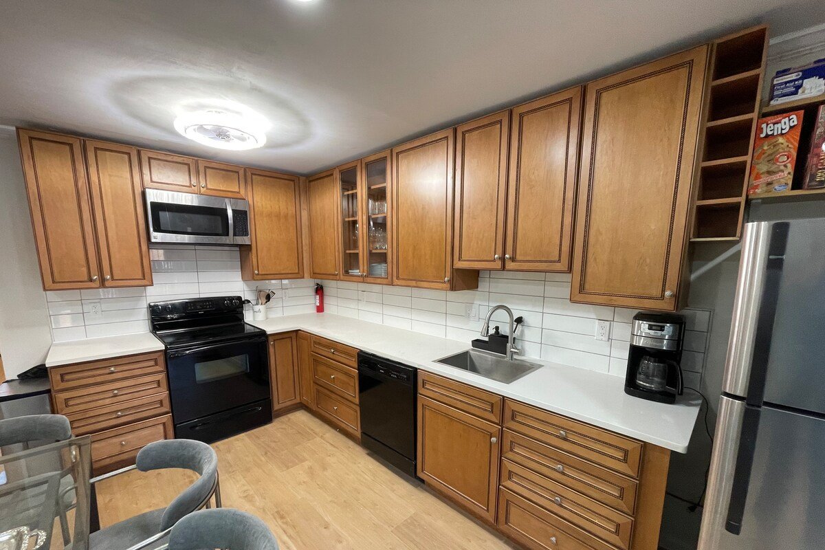 Free Parking Spot | Audi Field + Nats Park Home gallery image 5