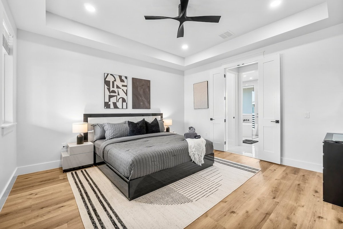 LUXE PCB | Pool, Elevator, Arcade, Grill, Sleep 16 gallery image 2