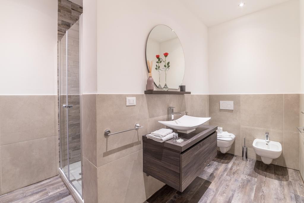 Silver Novella Luxury Apartment – City center gallery image 4