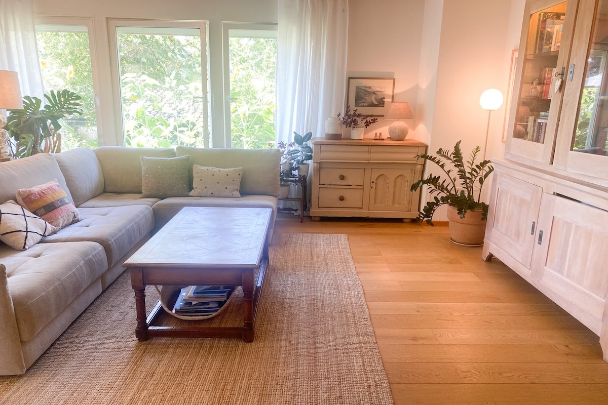 Cheerful 3 bedroom home opposite lake Geneva gallery image 5