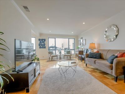 Stylish 3BR Top-Floor Flat in Russian Hill